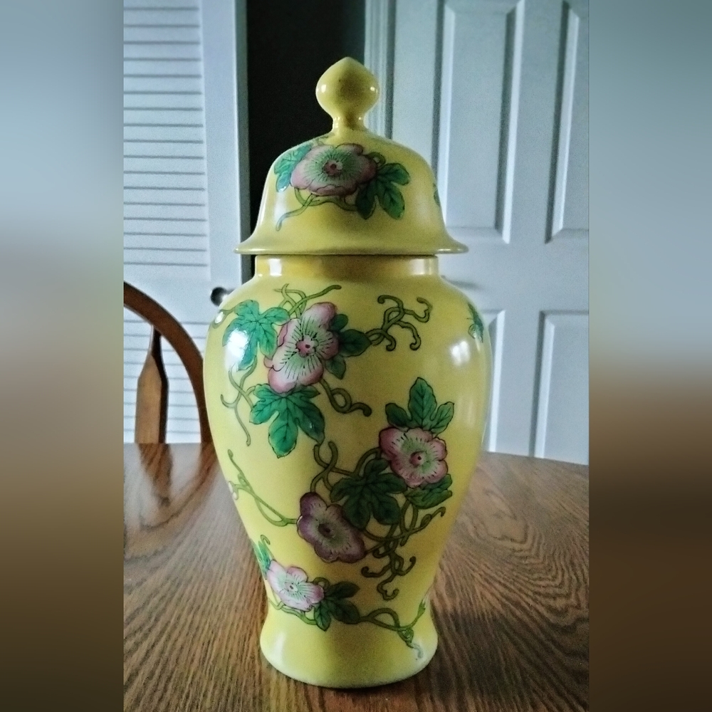 Chinoiserie Ginger Jar w/Flowers & Butterflies Andrea By Sadek Vintage HTF